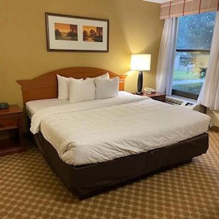 Quality Inn & Suites Сагино Экстерьер фото
