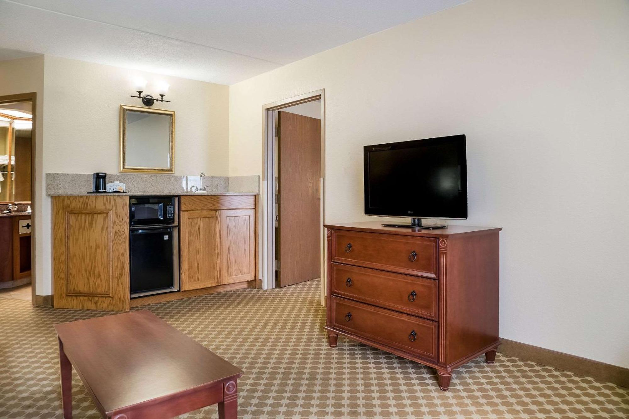Quality Inn & Suites Сагино Экстерьер фото