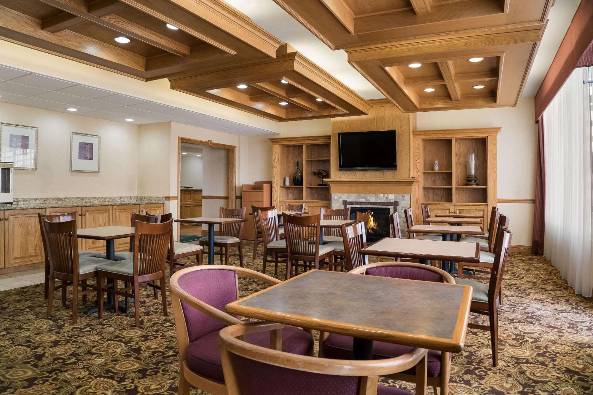 Quality Inn & Suites Сагино Экстерьер фото