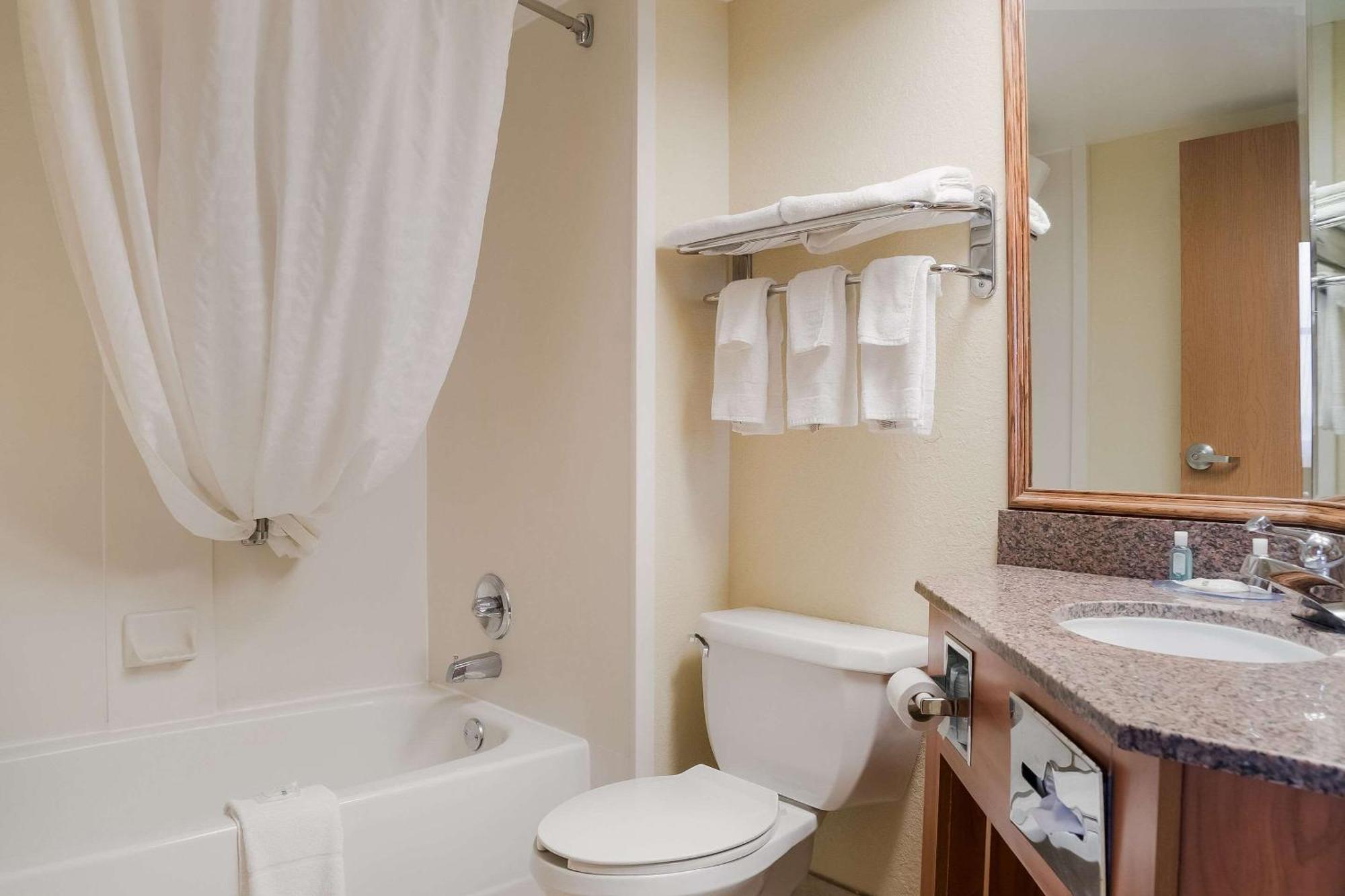 Quality Inn & Suites Сагино Экстерьер фото