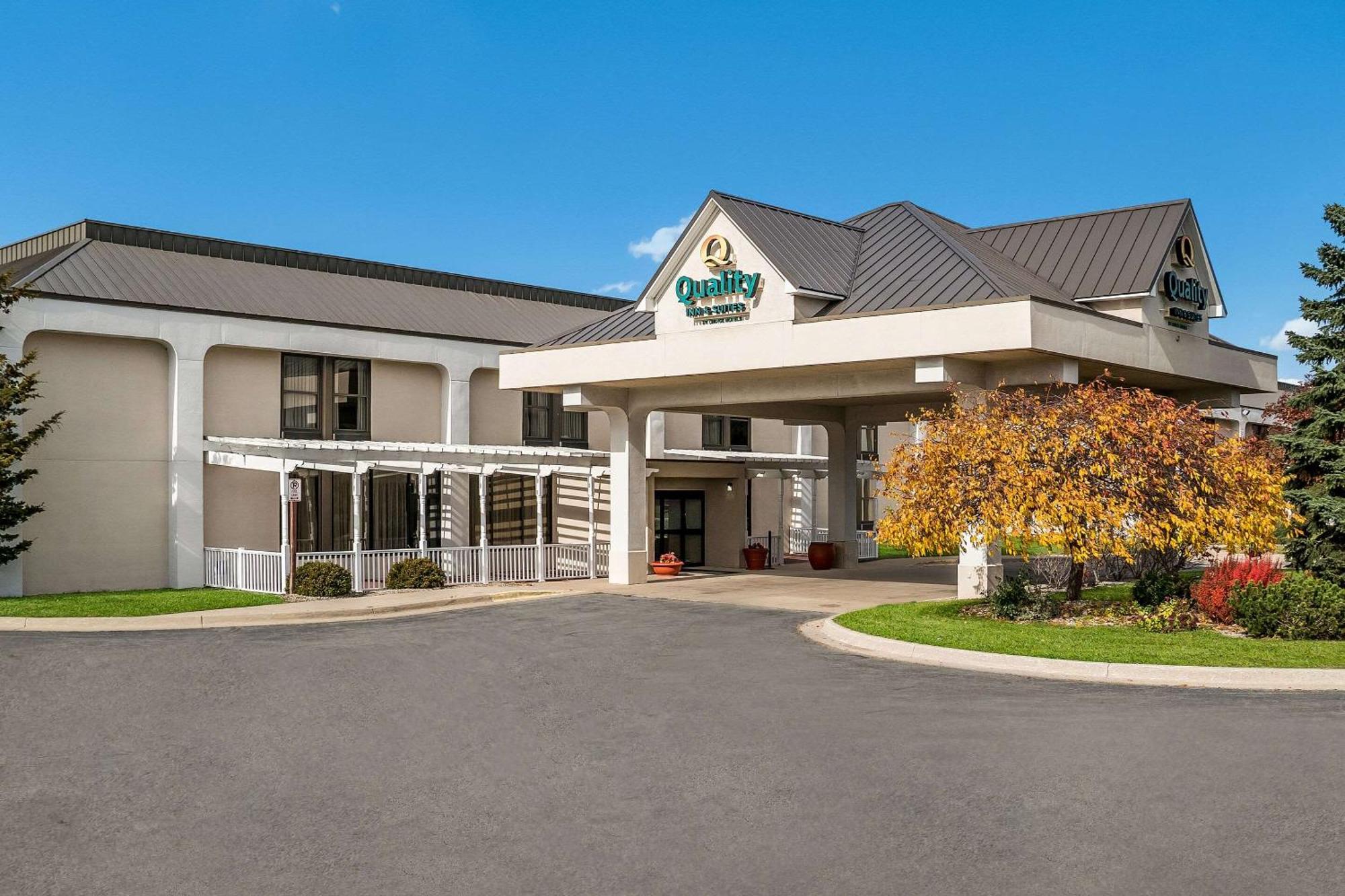 Quality Inn & Suites Сагино Экстерьер фото