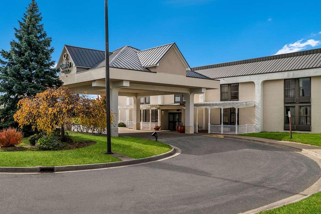 Quality Inn & Suites Сагино Экстерьер фото