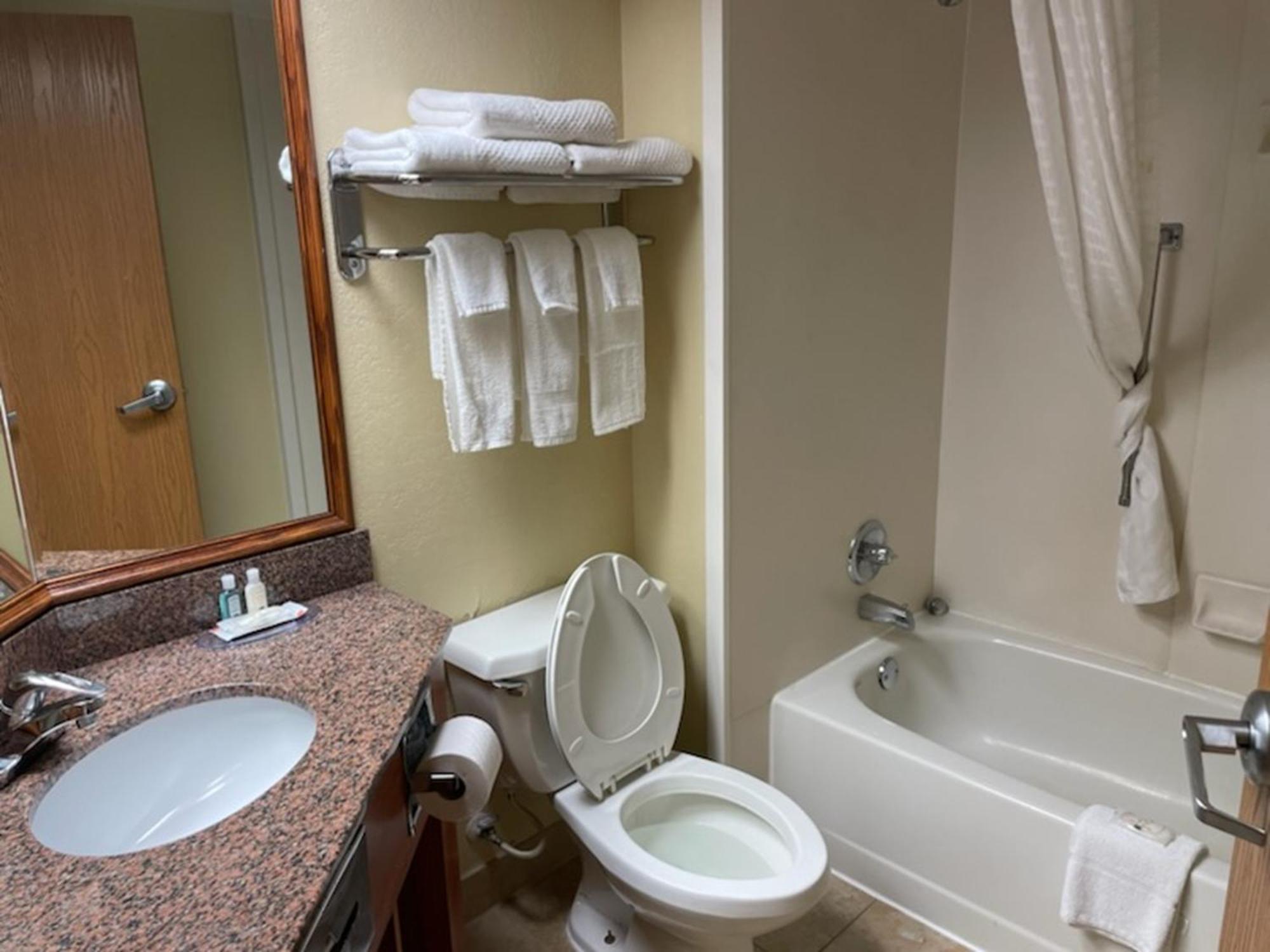 Quality Inn & Suites Сагино Экстерьер фото
