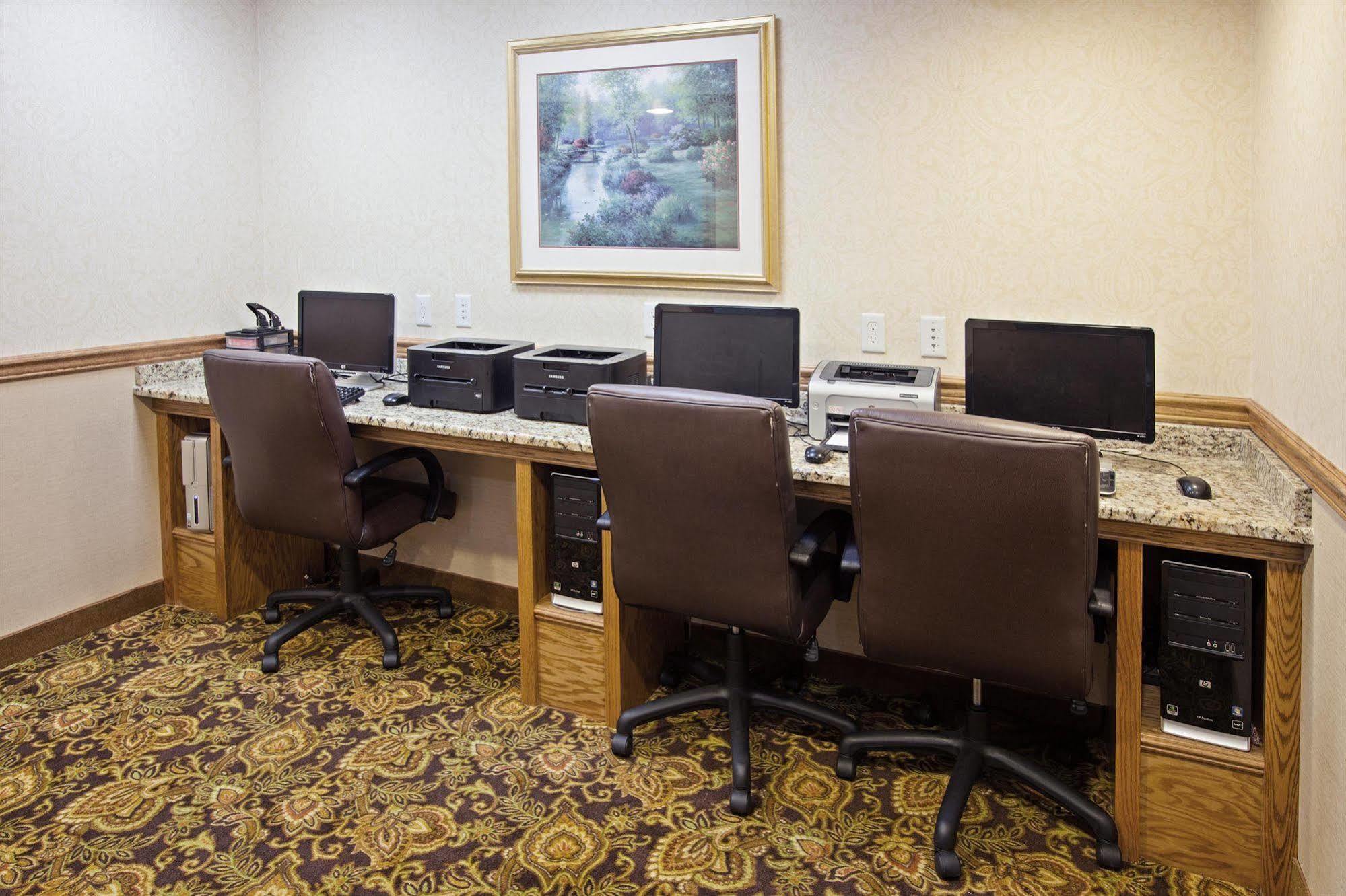 Quality Inn & Suites Сагино Бизнес фото